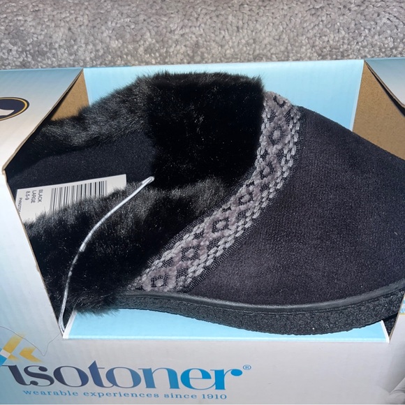 Isotoner Women’s slippers - Picture 2 of 4
